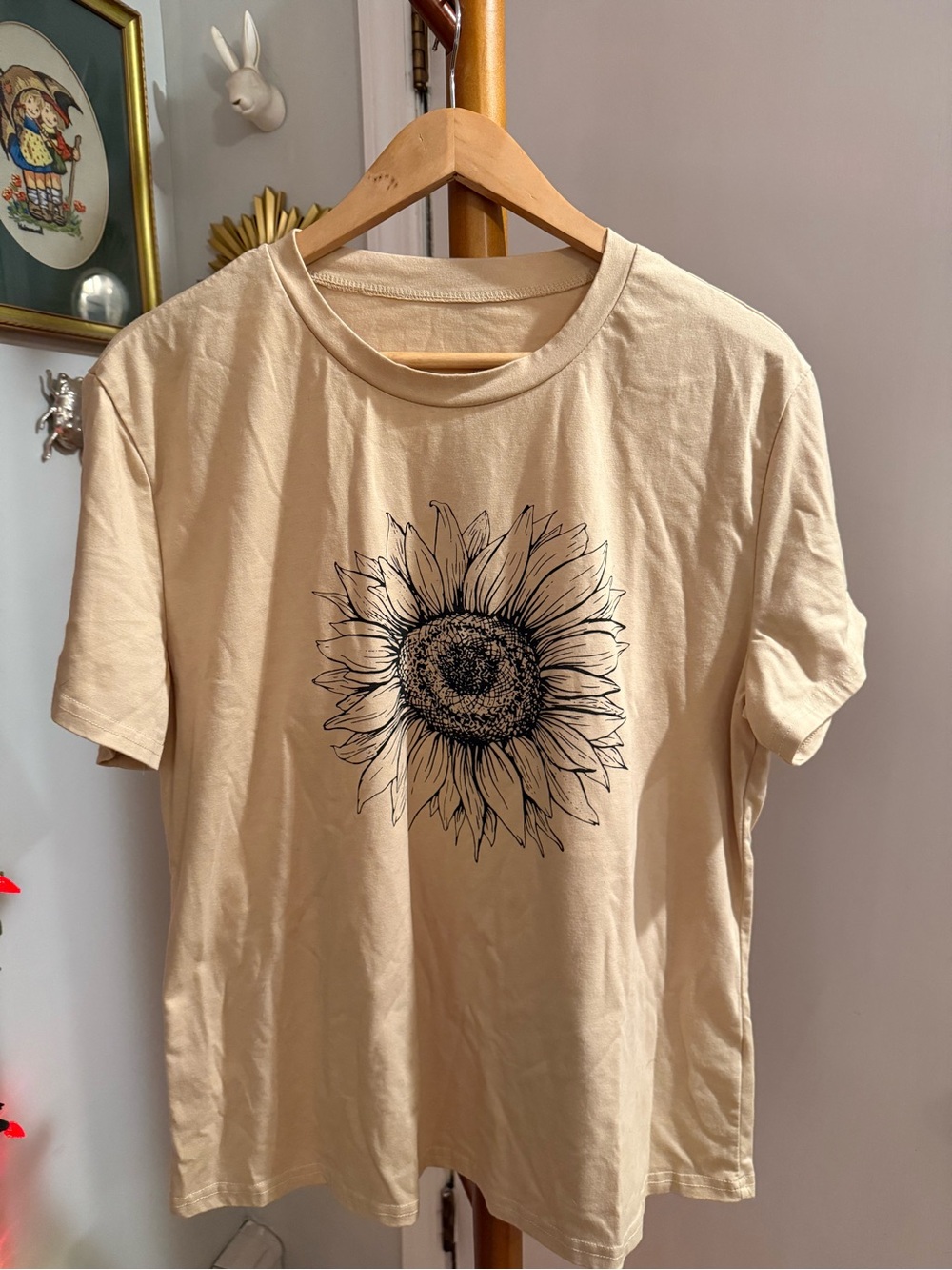 🌻Beige Sunflower Graphic Tee🌻